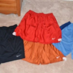 Lot - 4 Pair of Nike workout / baskeball shorts